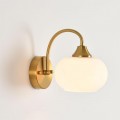 8323/1W MODERNI LN латунь/белый, металл/стекло Бра E27 1*60W 220V LARINA